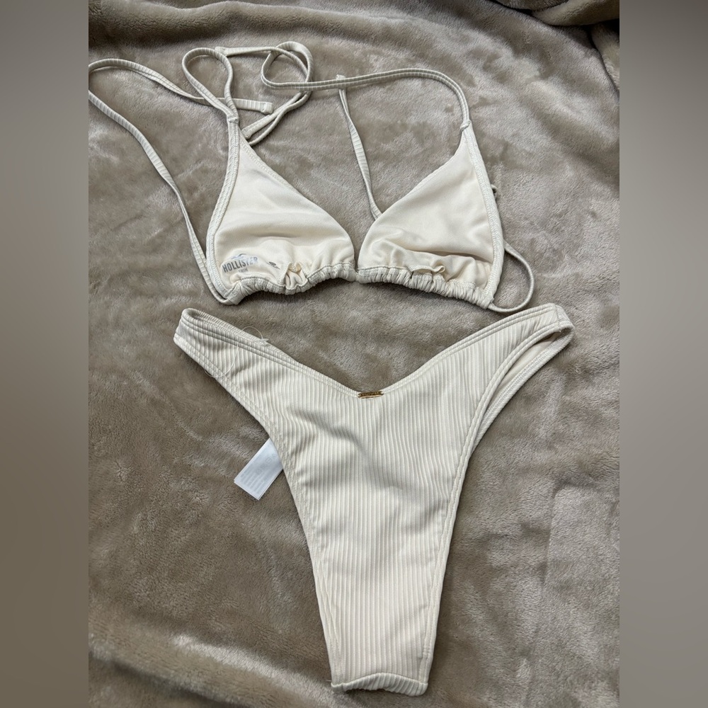 2 bathing suits HOLLISTER XS - Picture 3 of 6